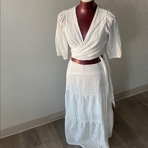 Minkpink Eyelet White 2pc Set: midi skirt and top size Medium - Picture 2 of 6